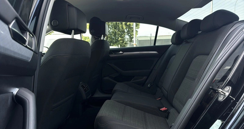 Volkswagen Passat cena 85000 przebieg: 93300, rok produkcji 2020 z Borne Sulinowo małe 211